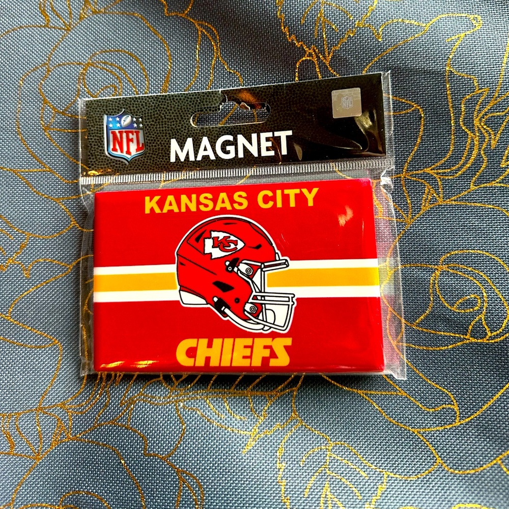 🌵3/$15 Kansas City Chiefs NFL Ceramic Magnet ( see description)